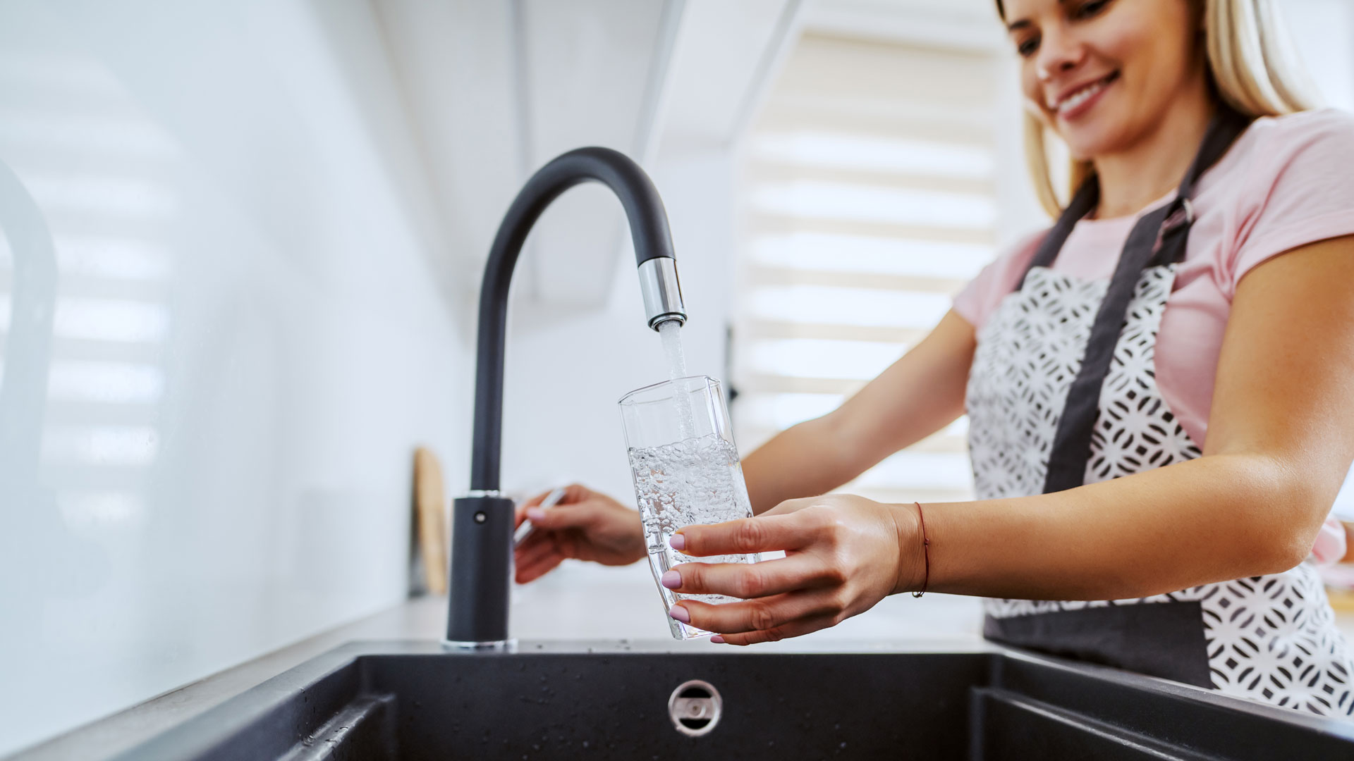 Quais as vantagens da utilização de filtros e descalcificadores para tratamento de água em casa?