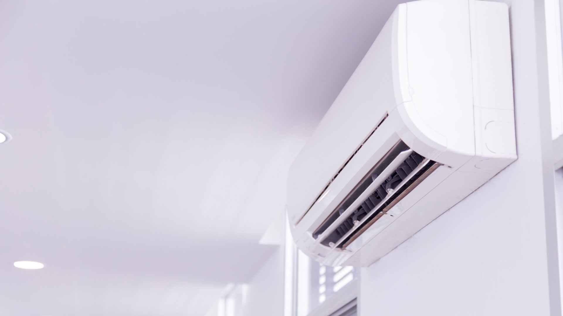 Que aspetos devo considerar na compra de um ar condicionado?